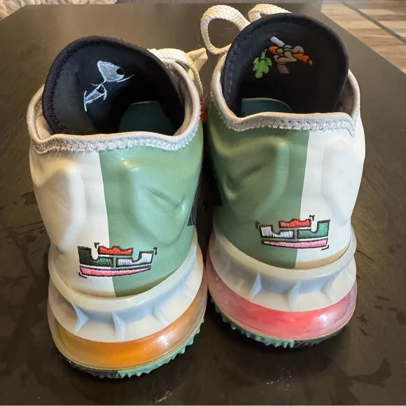 Nike LeBron James Tune Squad Basketball Shoes - Picture 3 of 6